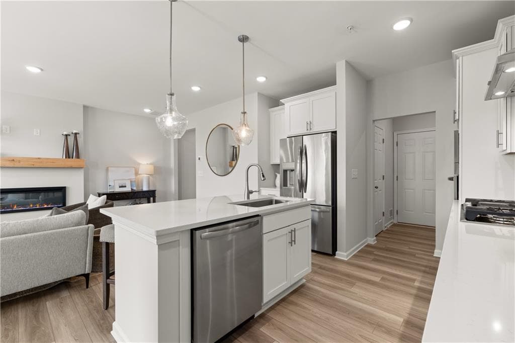 3 bedroom, 3 bathroom, 1,812 sq ft townhouse for sale at 6445 Pinin Place 641, Cumming, GA 30041 — photo 4
