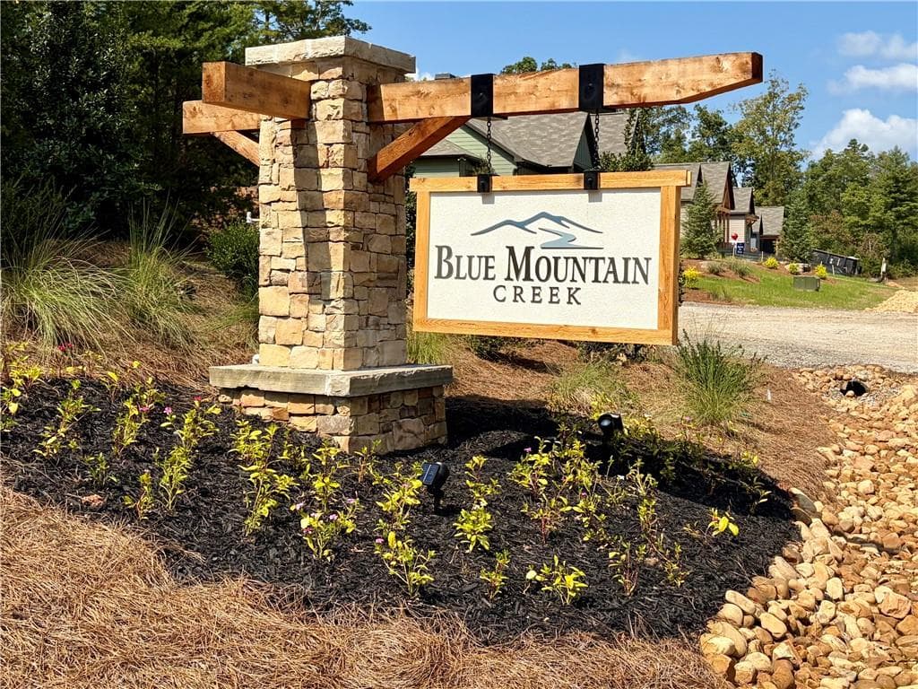 3 bedroom, 2 bathroom, 1,653 sq ft single family residence for sale at 3 Blue Mountain Road, Morganton, GA 30560 — photo 2