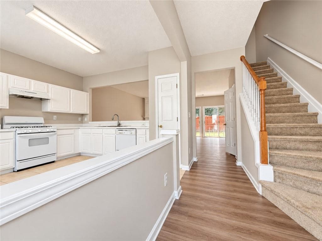 3 bedroom, 3 bathroom, 1,902 sq ft townhouse for rent at 4115 Howell Park Road, Duluth, GA 30096 for $1,950 a month — photo 4