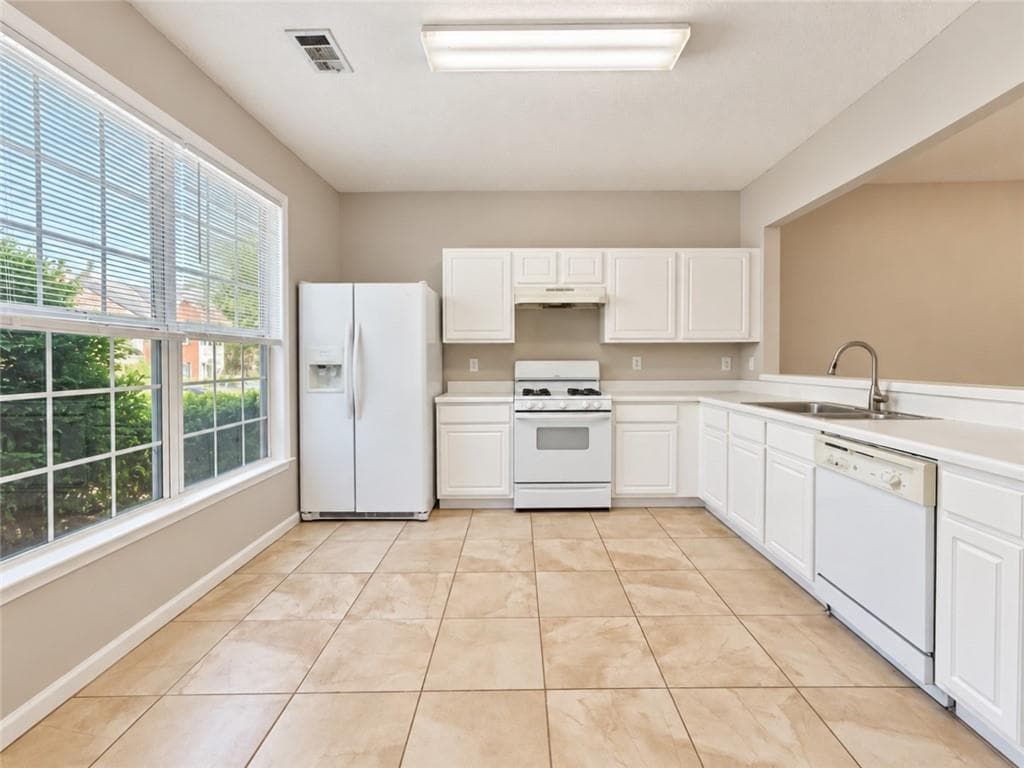 3 bedroom, 3 bathroom, 1,902 sq ft townhouse for rent at 4115 Howell Park Road, Duluth, GA 30096 for $1,950 a month — photo 5