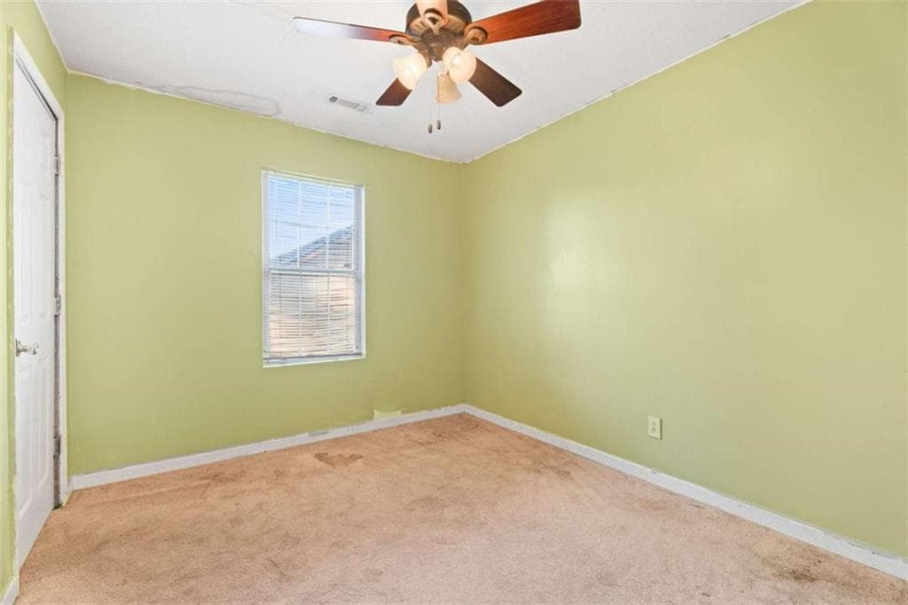 3 bedroom, 2 bathroom, 1,404 sq ft single family residence under contract at 8 Oak Street, Newnan, GA 30263 — photo 8