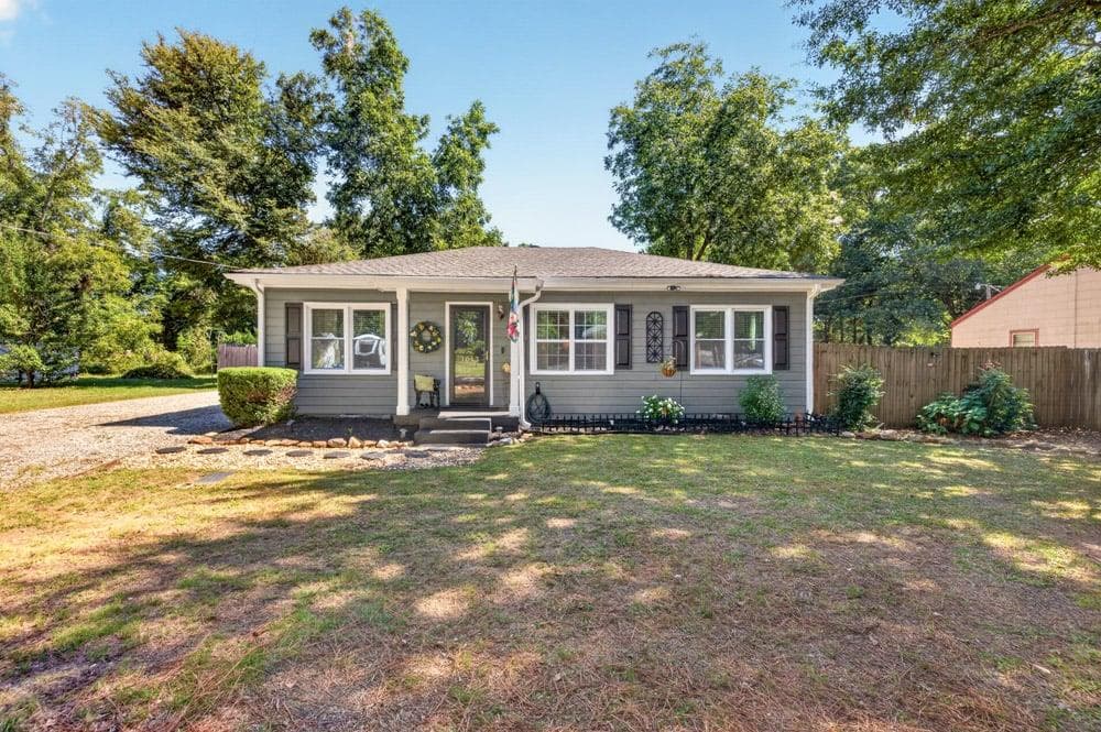 3 bedroom, 1 bathroom, 1,098 sq ft single family residence for sale at 1013 S Madison Avenue, Monroe, GA 30655