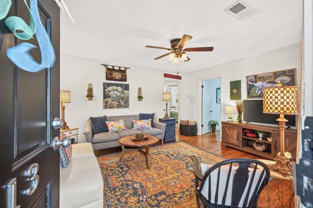 3 bedroom, 1 bathroom, 1,098 sq ft single family residence for sale at 1013 S Madison Avenue, Monroe, GA 30655 — photo 5