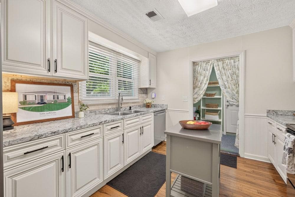 3 bedroom, 1 bathroom, 1,098 sq ft single family residence for sale at 1013 S Madison Avenue, Monroe, GA 30655 — photo 10