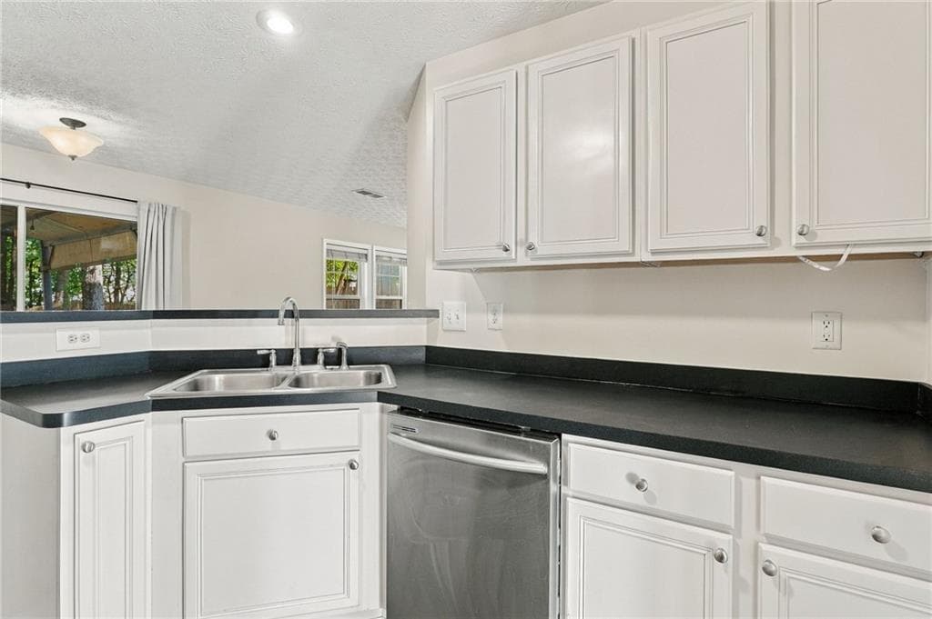 3 bedroom, 3 bathroom, 1,816 sq ft single family residence for sale at 4458 High Gate Drive, Acworth, GA 30101 — photo 9