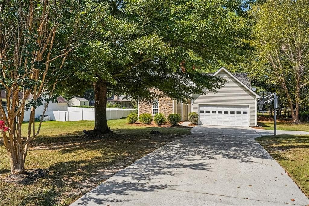 3 bedroom, 2 bathroom, 1,510 sq ft single family residence for sale at 311 Sweetbriar Lane, Griffin, GA 30224 — photo 2