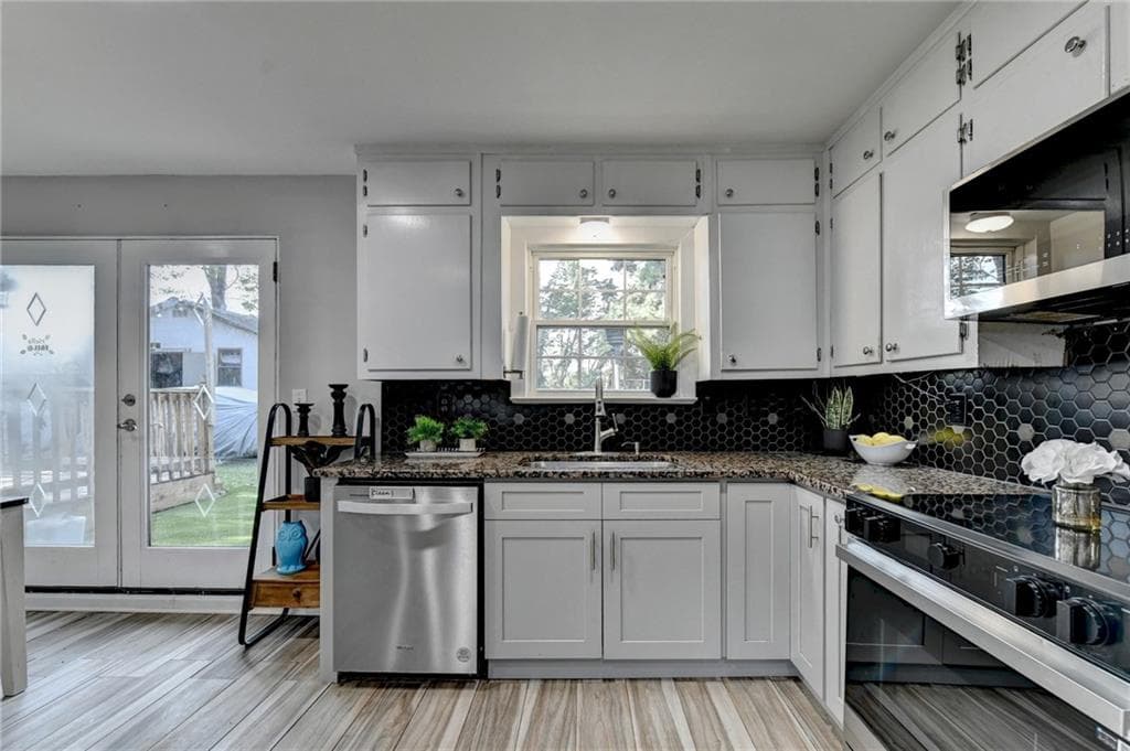3 bedroom, 2 bathroom, 1,320 sq ft single family residence for sale at 4391 Bryant Drive, Lilburn, GA 30047 — photo 6