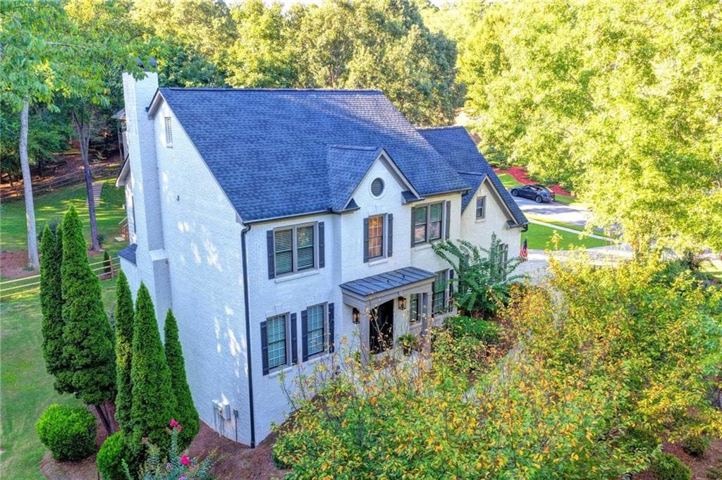 5 bedroom, 4 bathroom, 3,781 sq ft single family residence for sale at 3505 Silver Vista Court, Cumming, GA 30041 — photo 2