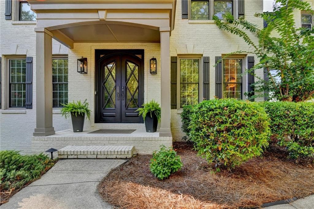 5 bedroom, 4 bathroom, 3,781 sq ft single family residence for sale at 3505 Silver Vista Court, Cumming, GA 30041 — photo 3