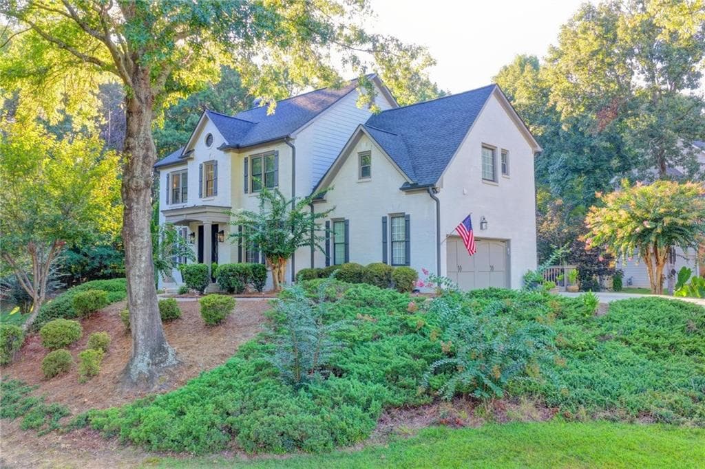 5 bedroom, 4 bathroom, 3,781 sq ft single family residence for sale at 3505 Silver Vista Court, Cumming, GA 30041 — photo 4