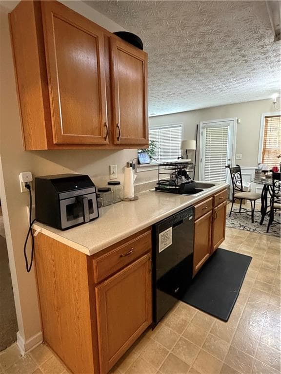 3 bedroom, 3 bathroom, 1,833 sq ft single family residence for sale at 667 Lakes Circle, Lithonia, GA 30058 — photo 2