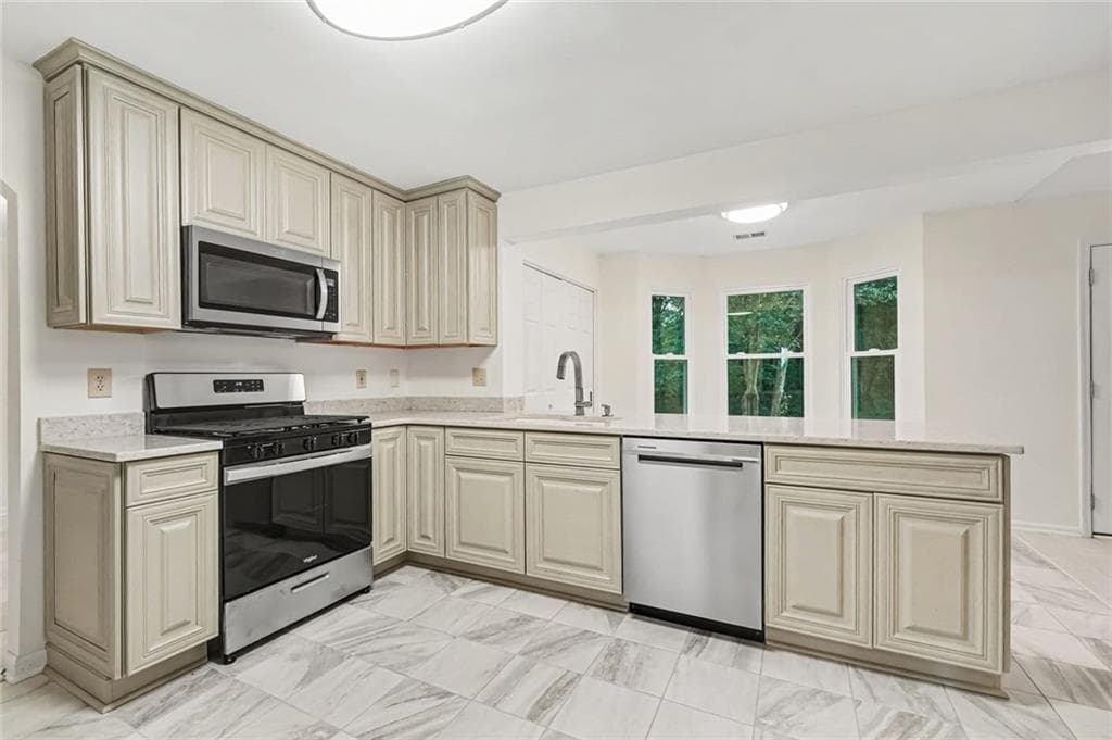 3 bedroom, 3 bathroom, 1,707 sq ft single family residence for sale at 4496 Whitt Station Run NW Run, Acworth, GA 30101 — photo 3