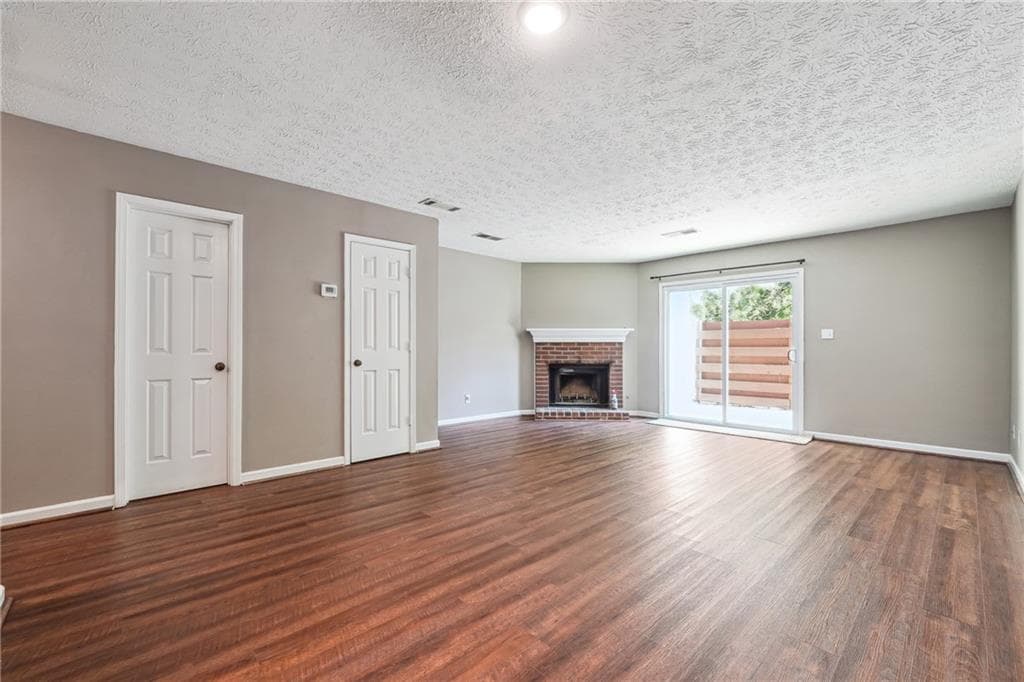 2 bedroom, 3 bathroom, 1,260 sq ft townhouse for sale at 2962 Webb Bridge Road, Alpharetta, GA 30009 — photo 3