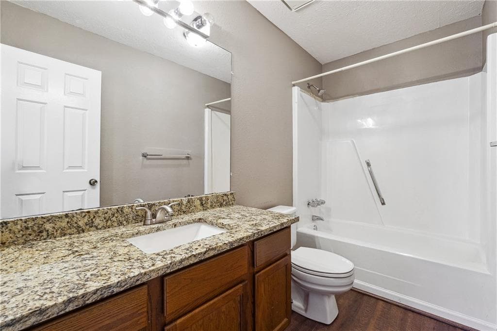 2 bedroom, 3 bathroom, 1,260 sq ft townhouse for sale at 2962 Webb Bridge Road, Alpharetta, GA 30009 — photo 6