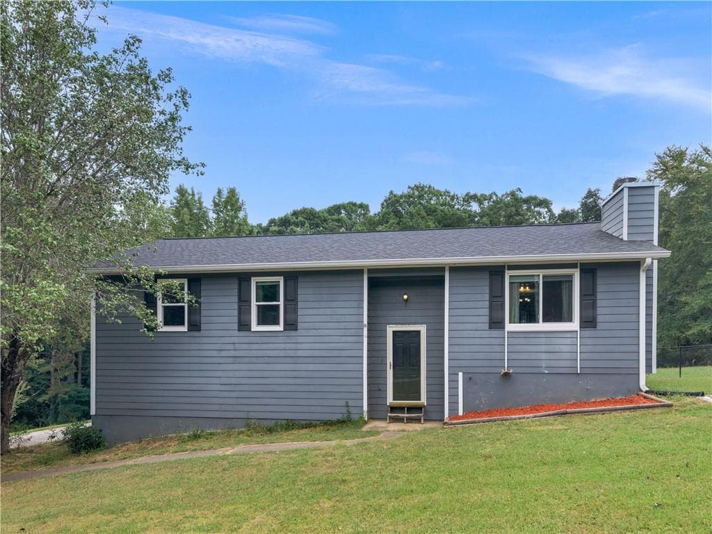3 bedroom, 2 bathroom, 1,184 sq ft single family residence for sale at 2065 Gum Creek Lane, Loganville, GA 30052 — photo 2