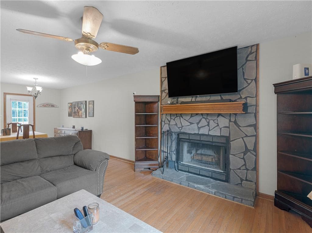 3 bedroom, 2 bathroom, 1,184 sq ft single family residence for sale at 2065 Gum Creek Lane, Loganville, GA 30052 — photo 3