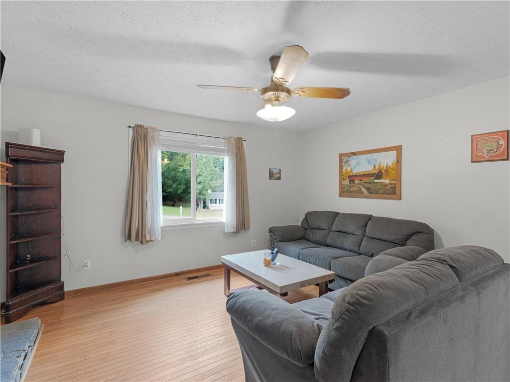 3 bedroom, 2 bathroom, 1,184 sq ft single family residence for sale at 2065 Gum Creek Lane, Loganville, GA 30052 — photo 5