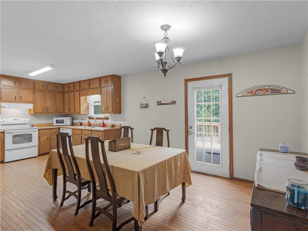 3 bedroom, 2 bathroom, 1,184 sq ft single family residence for sale at 2065 Gum Creek Lane, Loganville, GA 30052 — photo 7