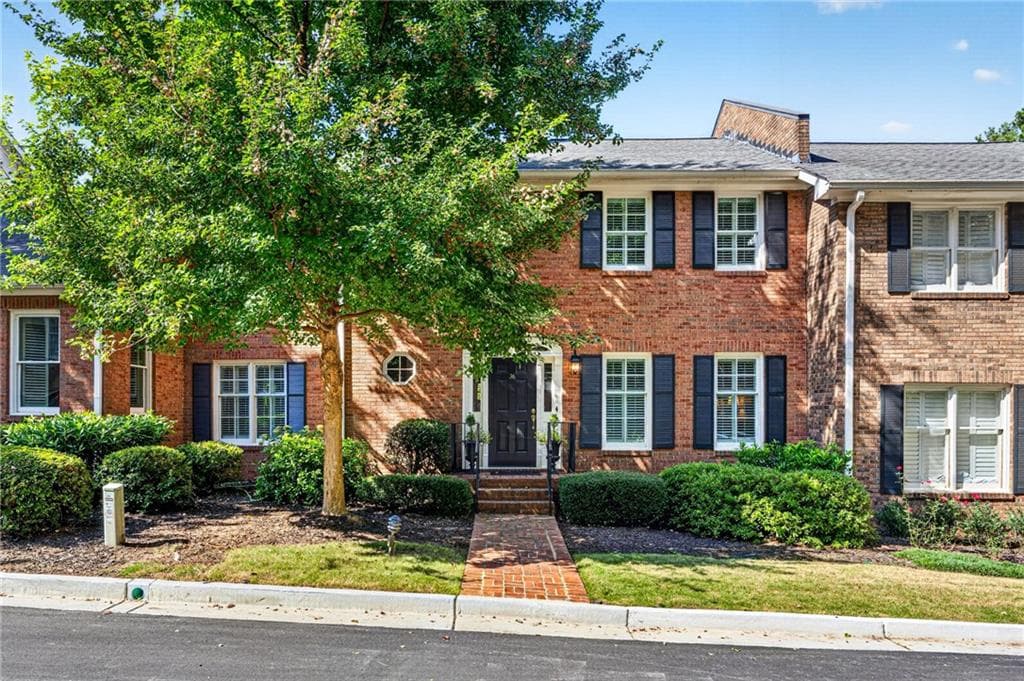 4 bedroom, 4 bathroom, 2,204 sq ft townhouse under contract at 36 Pointe Terrace, Atlanta, GA 30339