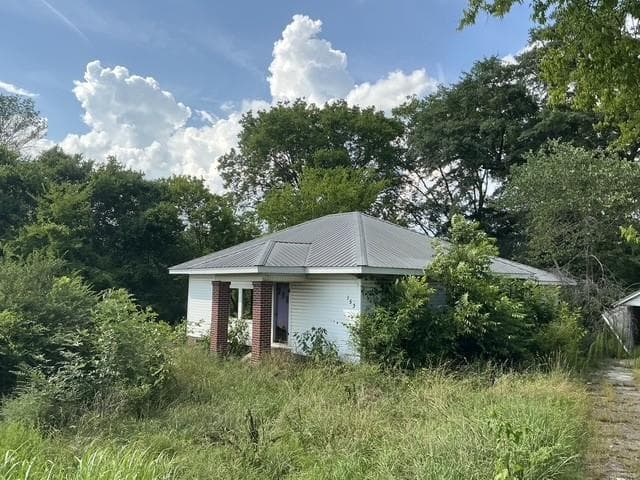 3 bedroom, 2 bathroom, 1,540 sq ft single family residence under contract at 153 Henderson Bend Road, Calhoun, GA 30701