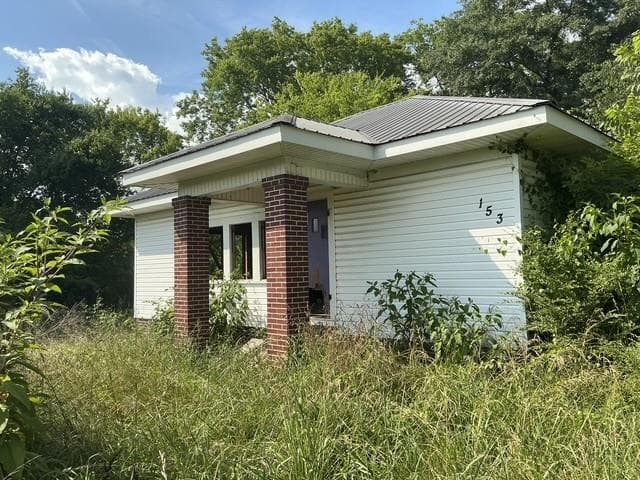 3 bedroom, 2 bathroom, 1,540 sq ft single family residence under contract at 153 Henderson Bend Road, Calhoun, GA 30701 — photo 2
