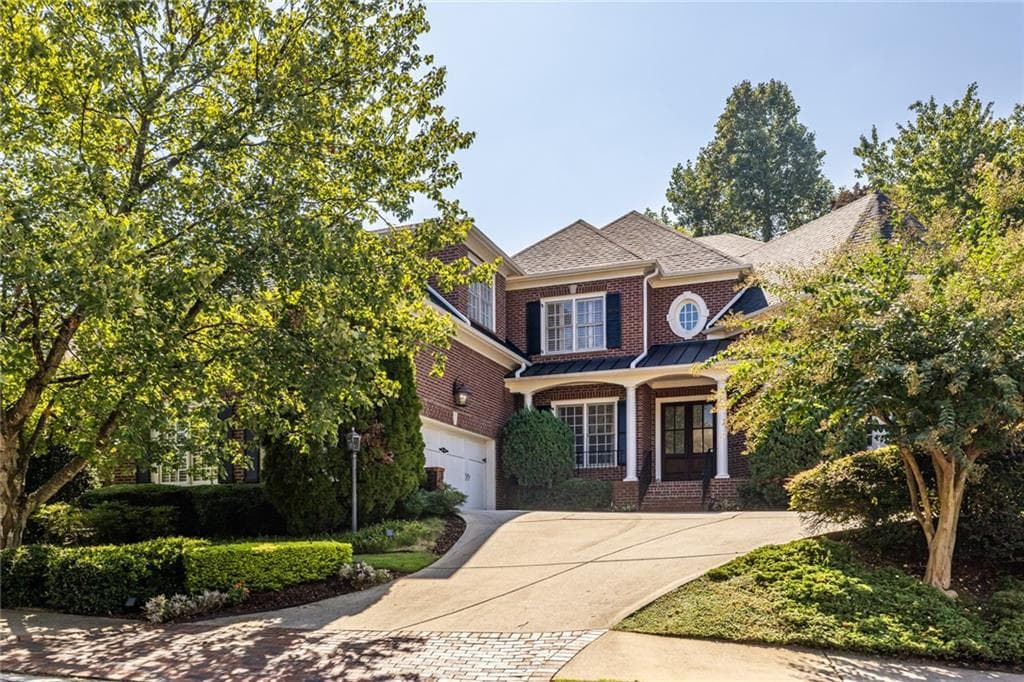 5 bedroom, 7 bathroom, 4,150 sq ft single family residence for sale at 825 Glengate Place, Atlanta, GA 30328 — photo 4