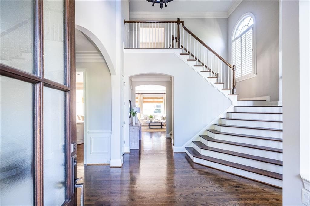 5 bedroom, 7 bathroom, 4,150 sq ft single family residence for sale at 825 Glengate Place, Atlanta, GA 30328 — photo 6