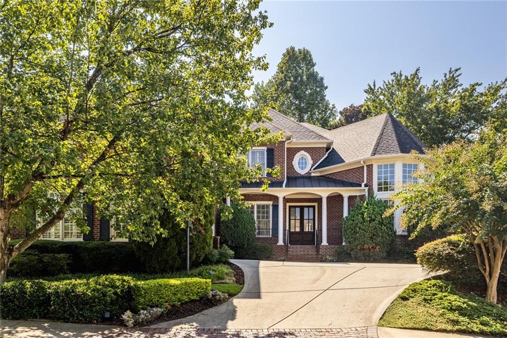 5 bedroom, 7 bathroom, 4,150 sq ft single family residence for sale at 825 Glengate Place, Atlanta, GA 30328 — photo 3