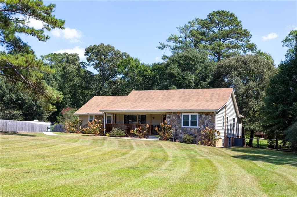3 bedroom, 2 bathroom, 1,894 sq ft single family residence for sale at 110 Allenwood Road, Fayetteville, GA 30214 — photo 2