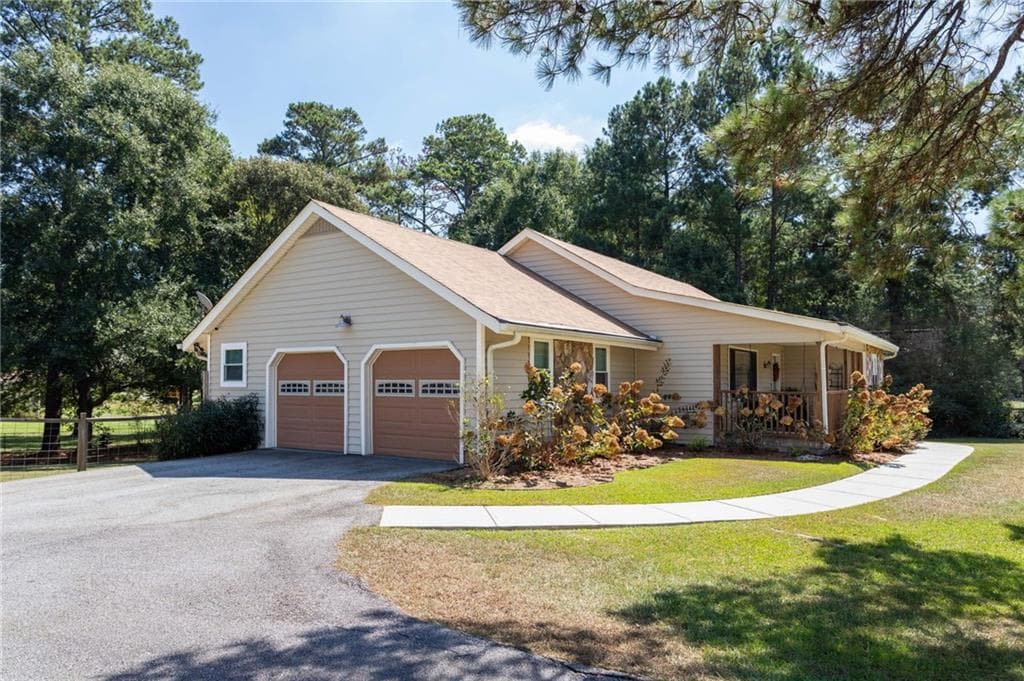 3 bedroom, 2 bathroom, 1,894 sq ft single family residence for sale at 110 Allenwood Road, Fayetteville, GA 30214 — photo 3