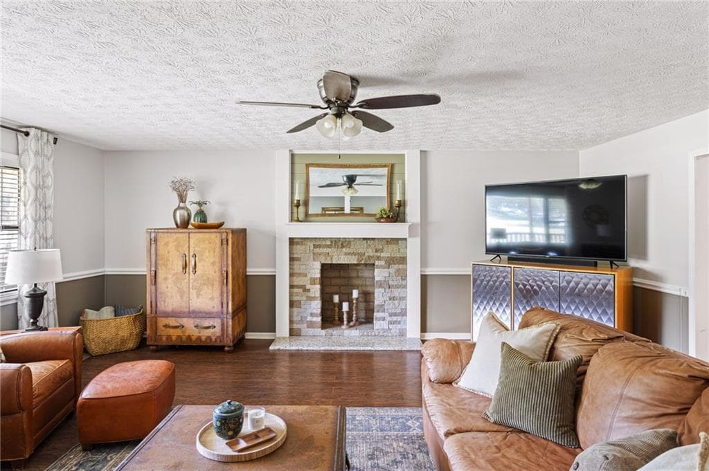 3 bedroom, 2 bathroom, 1,894 sq ft single family residence for sale at 110 Allenwood Road, Fayetteville, GA 30214 — photo 6