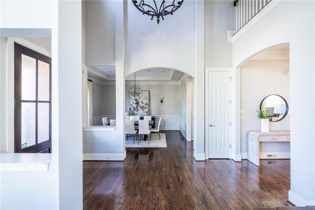 5 bedroom, 7 bathroom, 4,150 sq ft single family residence for sale at 825 Glengate Place, Atlanta, GA 30328 — photo 10