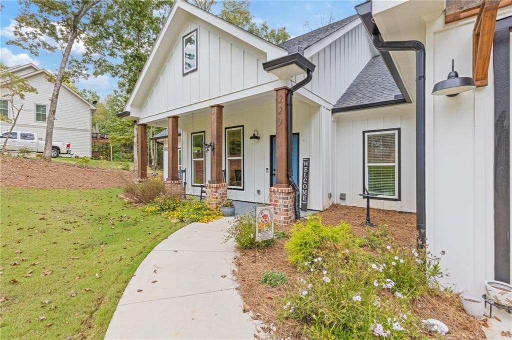 3 bedroom, 2 bathroom, 1,889 sq ft single family residence for sale at 229 Samson Way, Cleveland, GA 30528 — photo 5