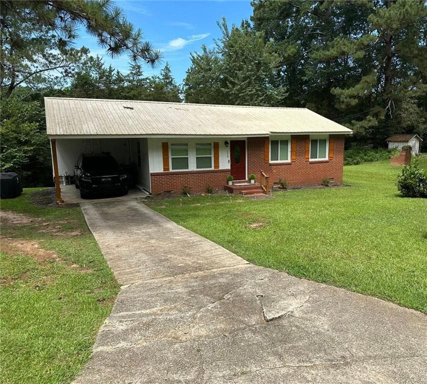2 bedroom, 1 bathroom, 997 sq ft single family residence for rent at 113 Pinecrest Street, Greensboro, GA 30642 for $1,800 a month