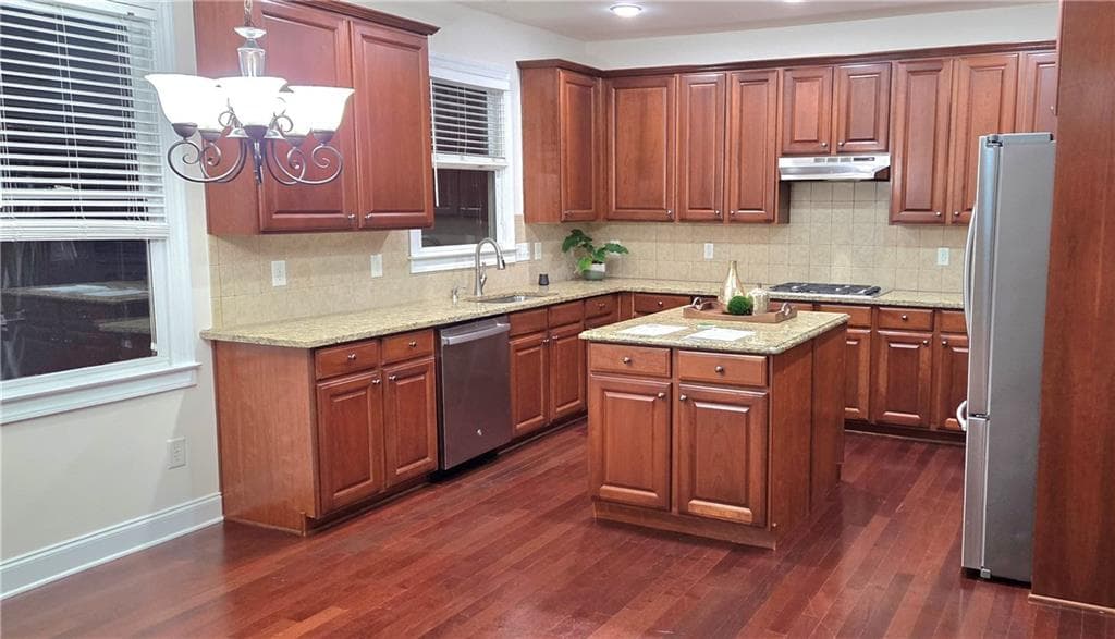 6 bedroom, 4 bathroom, 3,790 sq ft single family residence under contract at 4613 Pine Manor Bluff, Suwanee, GA 30024 — photo 6