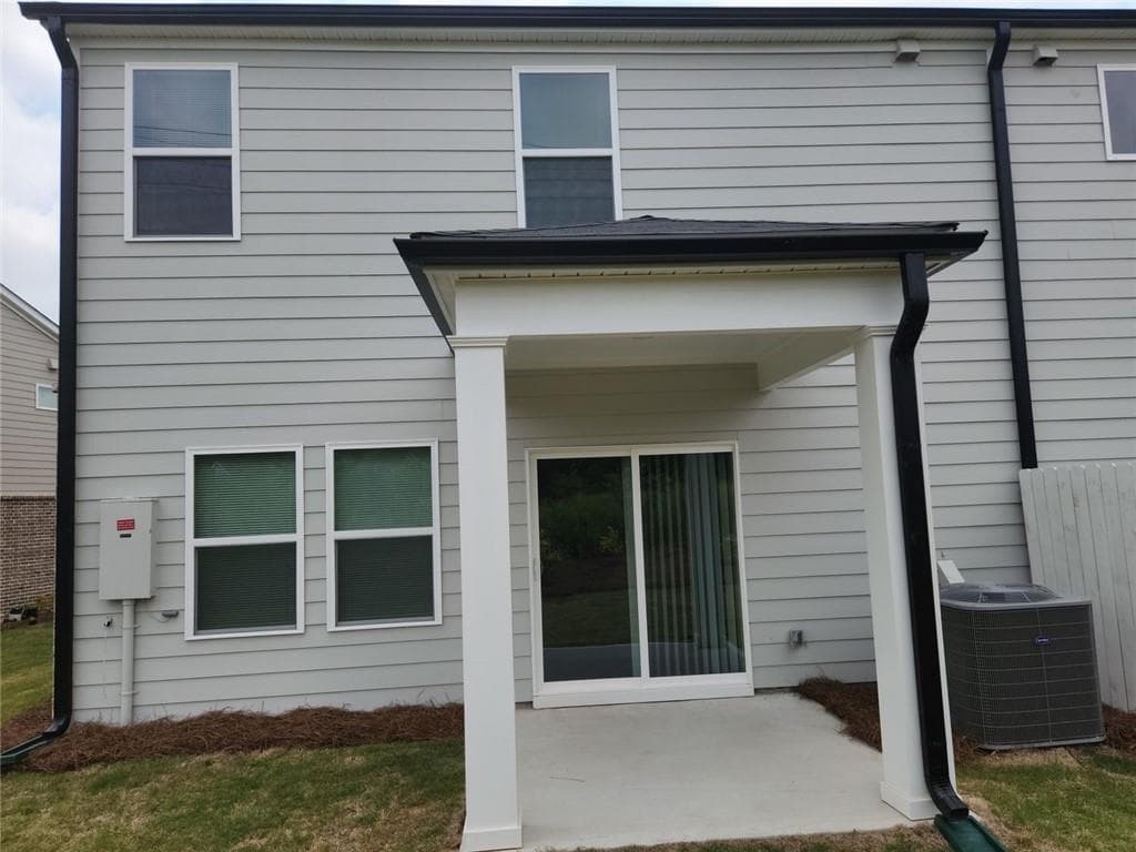 3 bedroom, 3 bathroom, 2,260 sq ft townhouse for rent at 1050 Sunny Lake Drive, Lawrenceville, GA 30043 for $2,390 a month — photo 3