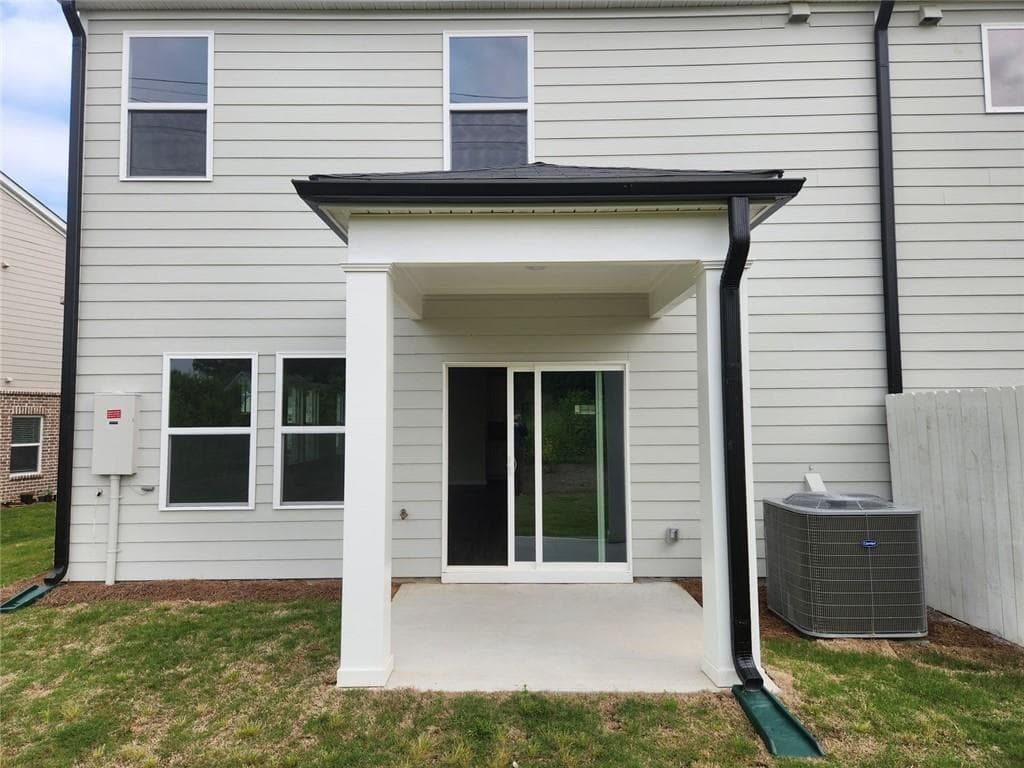 3 bedroom, 3 bathroom, 2,260 sq ft townhouse for rent at 1050 Sunny Lake Drive, Lawrenceville, GA 30043 for $2,390 a month — photo 4