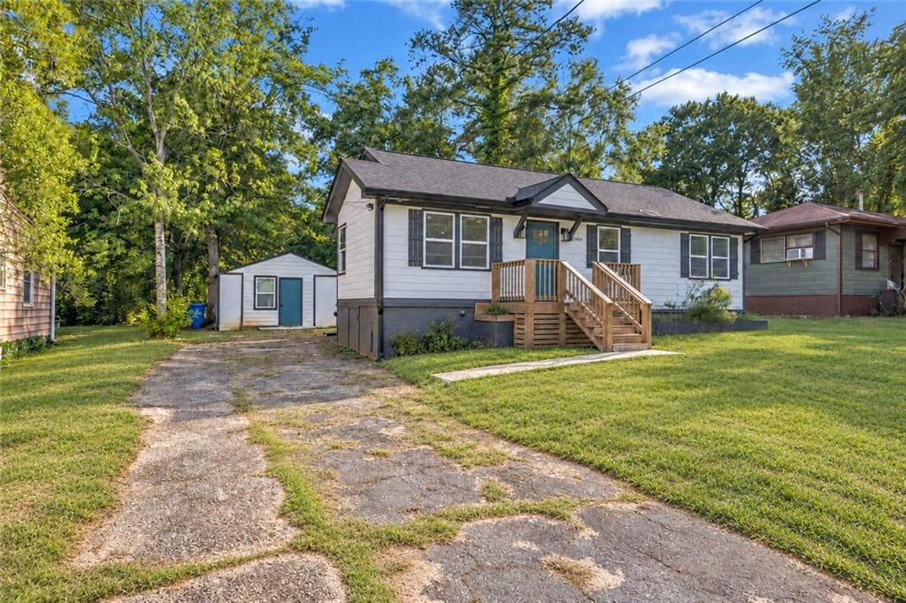 3 bedroom, 2 bathroom, 1,002 sq ft single family residence for sale at 2484 Calvin Avenue, East Point, GA 30344 — photo 2