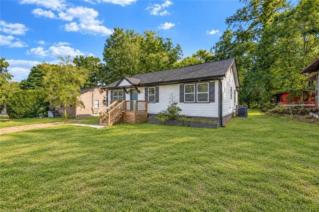 3 bedroom, 2 bathroom, 1,002 sq ft single family residence for sale at 2484 Calvin Avenue, East Point, GA 30344 — photo 3
