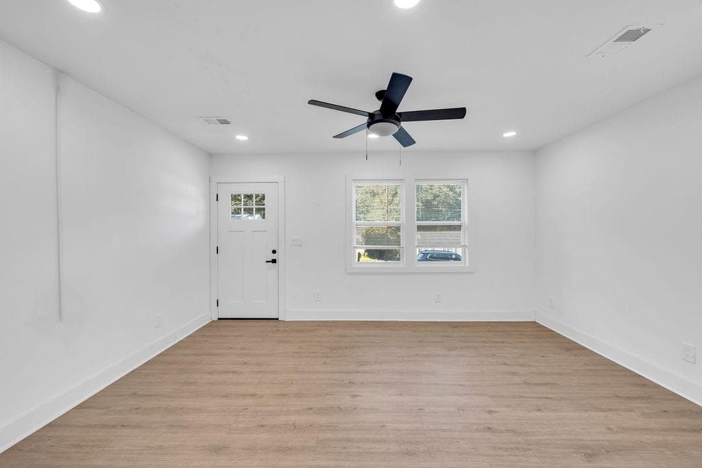 3 bedroom, 2 bathroom, 1,002 sq ft single family residence for sale at 2484 Calvin Avenue, East Point, GA 30344 — photo 5