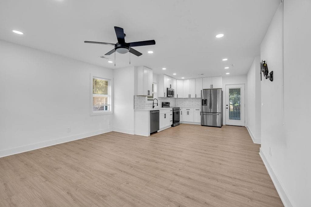 3 bedroom, 2 bathroom, 1,002 sq ft single family residence for sale at 2484 Calvin Avenue, East Point, GA 30344 — photo 6