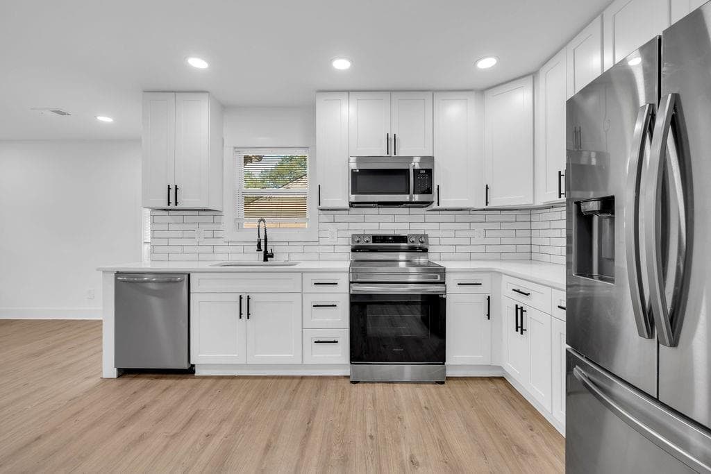 3 bedroom, 2 bathroom, 1,002 sq ft single family residence for sale at 2484 Calvin Avenue, East Point, GA 30344 — photo 8