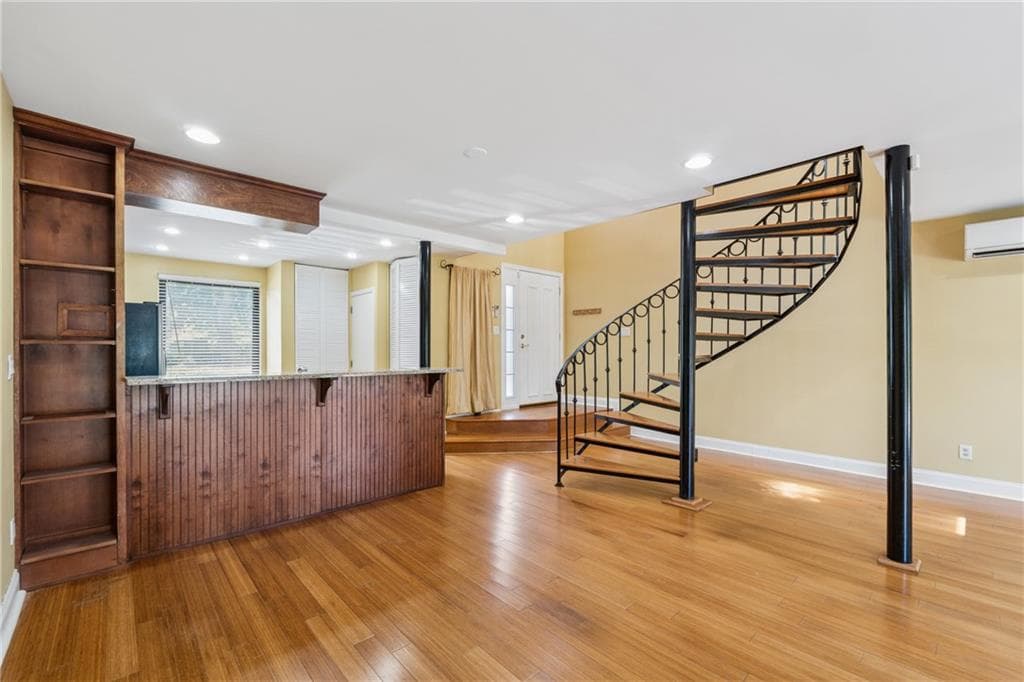 2 bedroom, 2 bathroom, 1,352 sq ft condominium for sale at 1023 Riverbend Club Drive 23, Atlanta, GA 30339 — photo 9