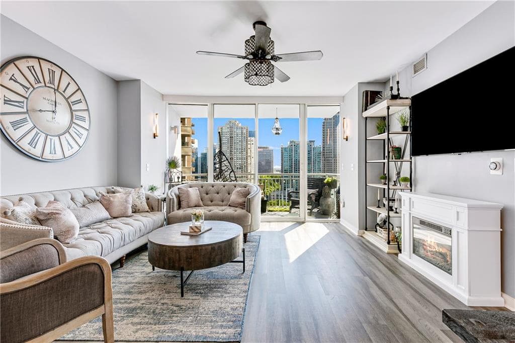 2 bedroom, 2 bathroom, 1,270 sq ft condominium for sale at 3338 Peachtree Road 1507, Atlanta, GA 30326