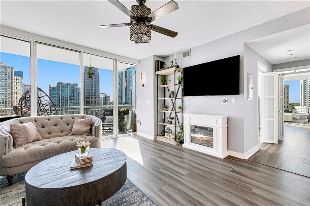 2 bedroom, 2 bathroom, 1,270 sq ft condominium for sale at 3338 Peachtree Road 1507, Atlanta, GA 30326 — photo 4