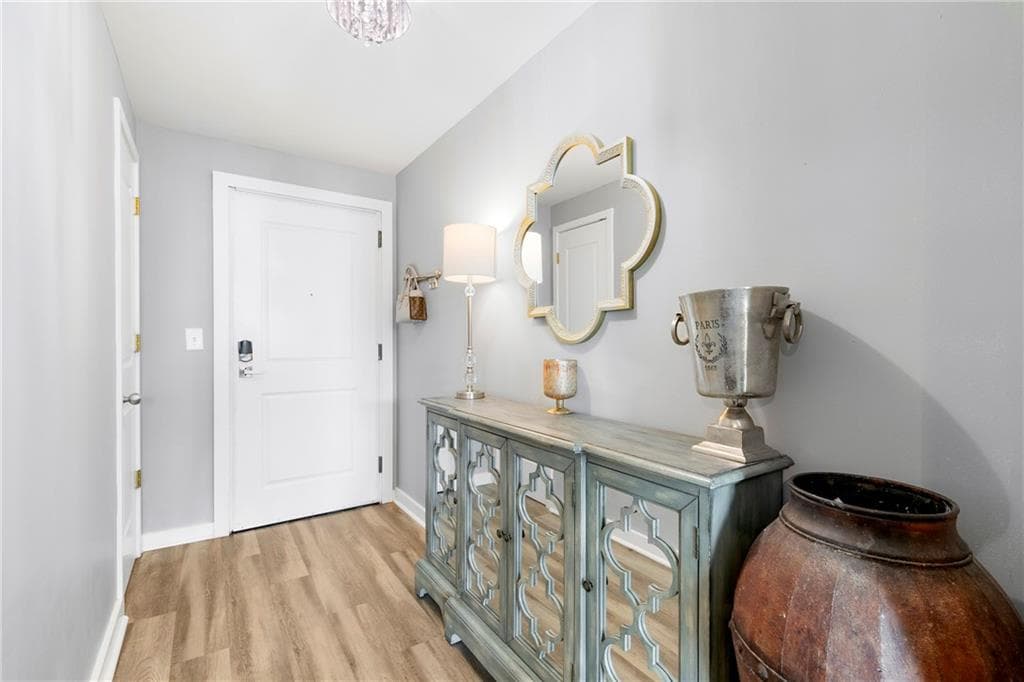 2 bedroom, 2 bathroom, 1,270 sq ft condominium for sale at 3338 Peachtree Road 1507, Atlanta, GA 30326 — photo 3