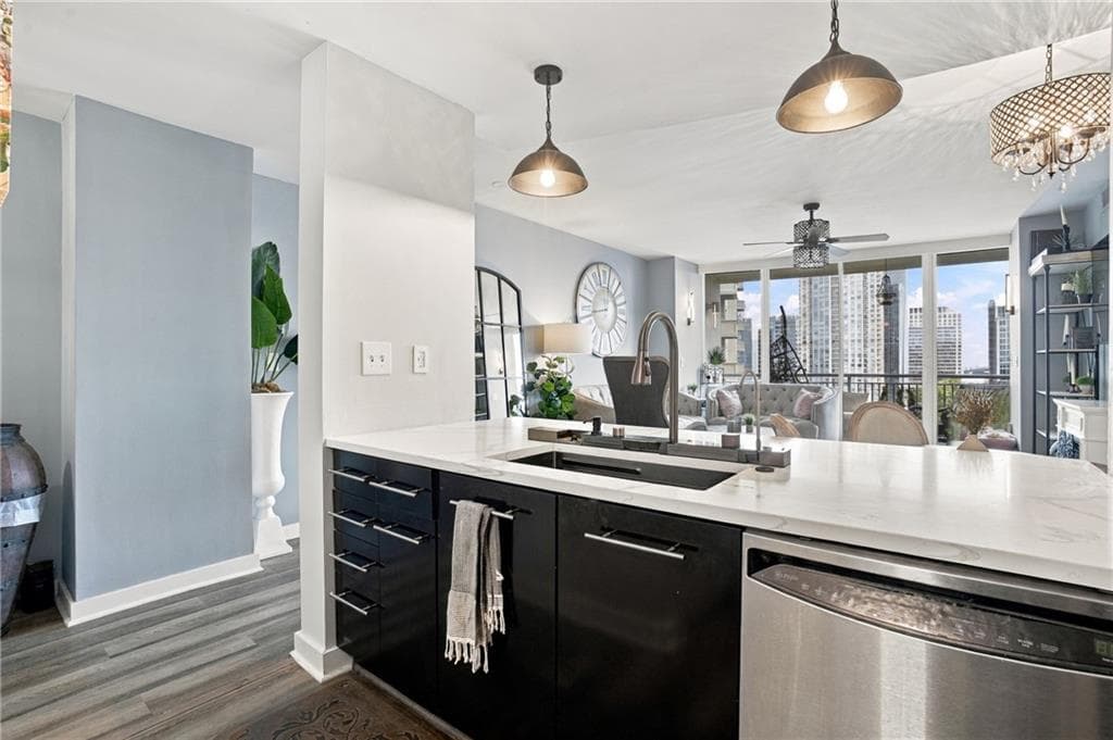 2 bedroom, 2 bathroom, 1,270 sq ft condominium for sale at 3338 Peachtree Road 1507, Atlanta, GA 30326 — photo 8