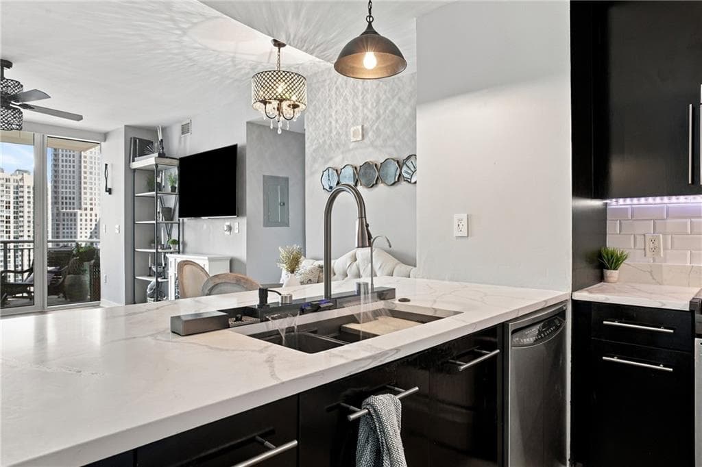2 bedroom, 2 bathroom, 1,270 sq ft condominium for sale at 3338 Peachtree Road 1507, Atlanta, GA 30326 — photo 9