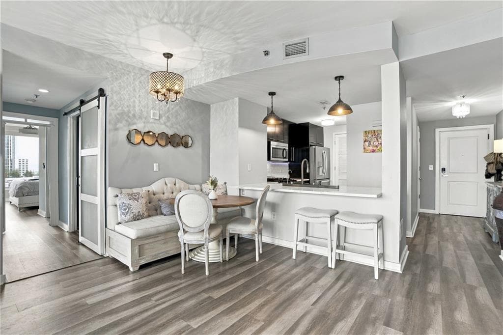 2 bedroom, 2 bathroom, 1,270 sq ft condominium for sale at 3338 Peachtree Road 1507, Atlanta, GA 30326 — photo 6