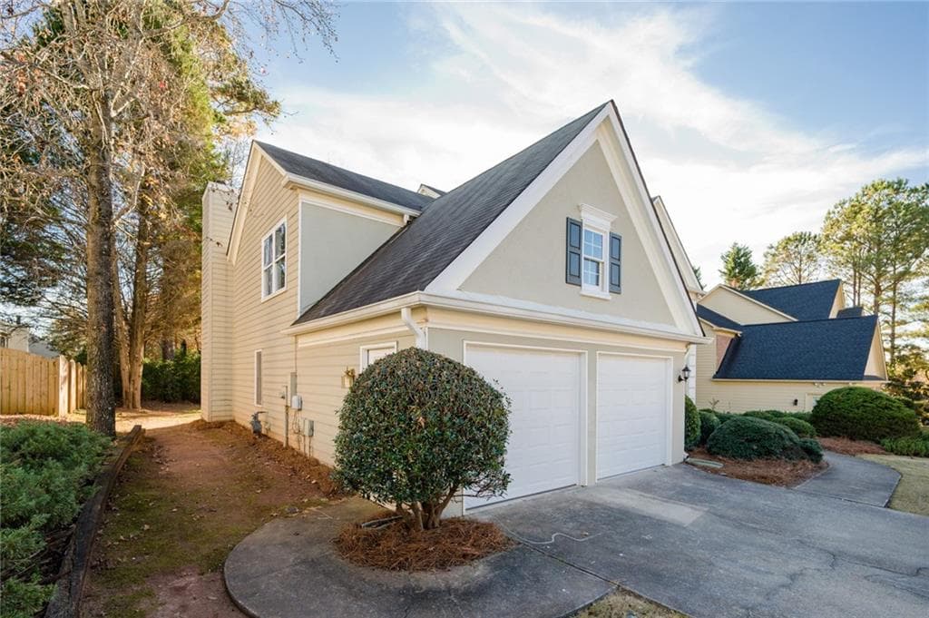 4 bedroom, 3 bathroom, 3,066 sq ft single family residence for rent at 6480 Stapleford Lane, Johns Creek, GA 30097 for $3,600 a month — photo 3